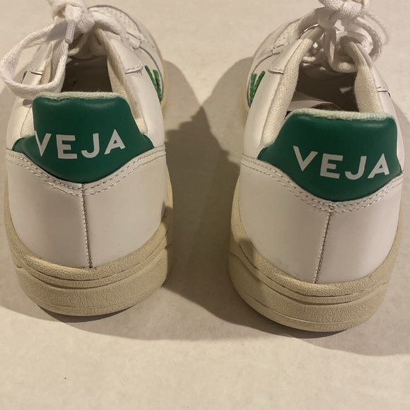 White & Green Veja - Picture 5 of 6